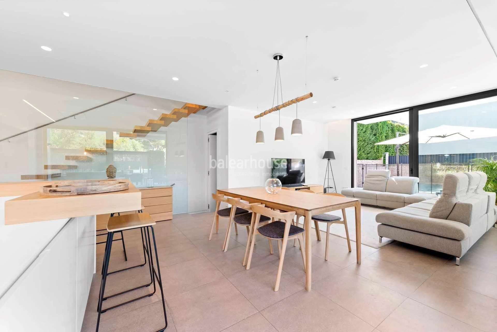 Designer villa in the golf of Son Vida with large terraces, swimming pool and garden