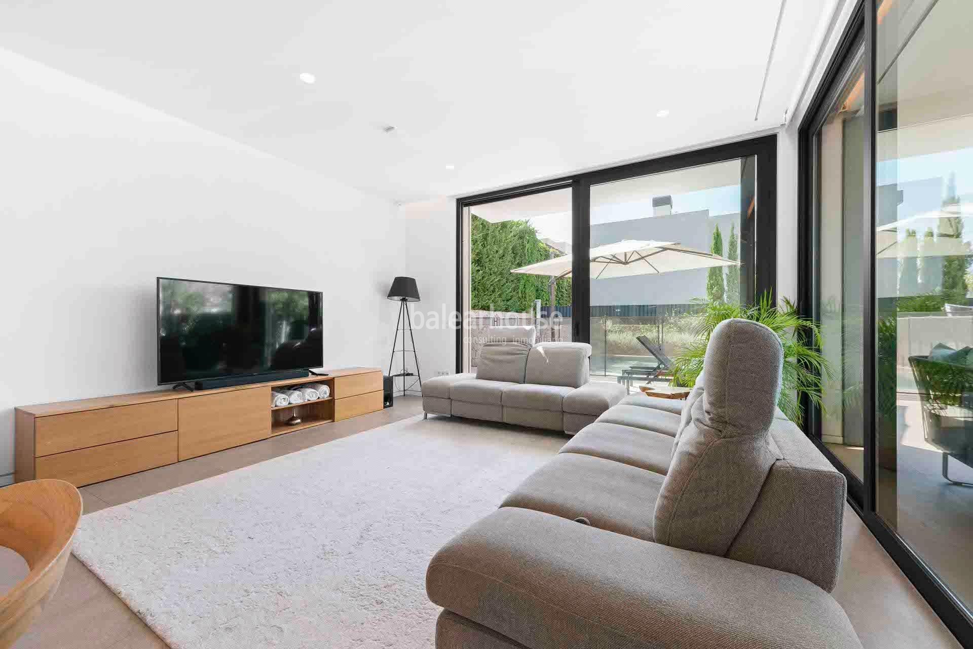 Villa de diseño en el golf de Son Vida con amplias terrazas, piscina, jardín y vistas despejadas