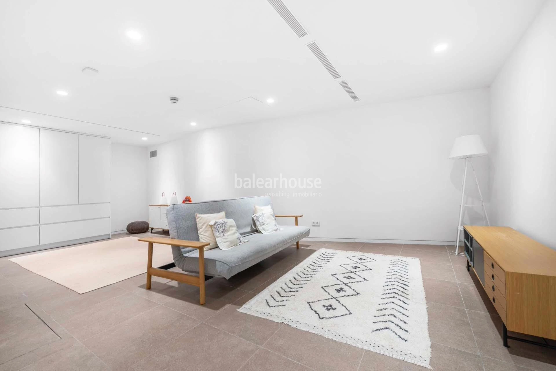 Designer villa in the golf of Son Vida with large terraces, swimming pool and garden