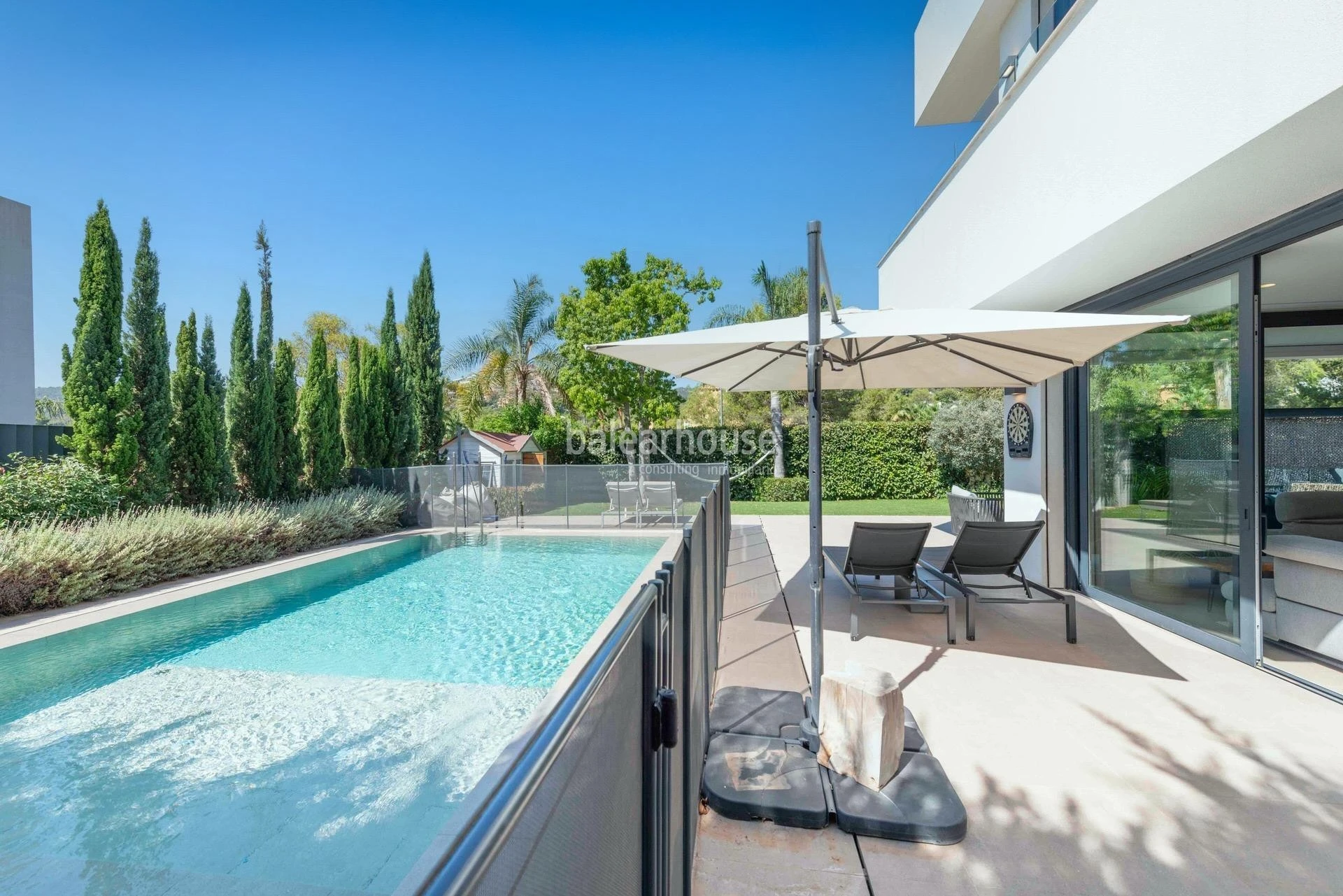 Designer villa in the golf of Son Vida with large terraces, swimming pool and garden