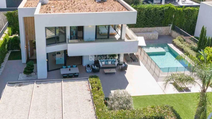 Designer villa in the golf of Son Vida with large terraces, swimming pool and garden