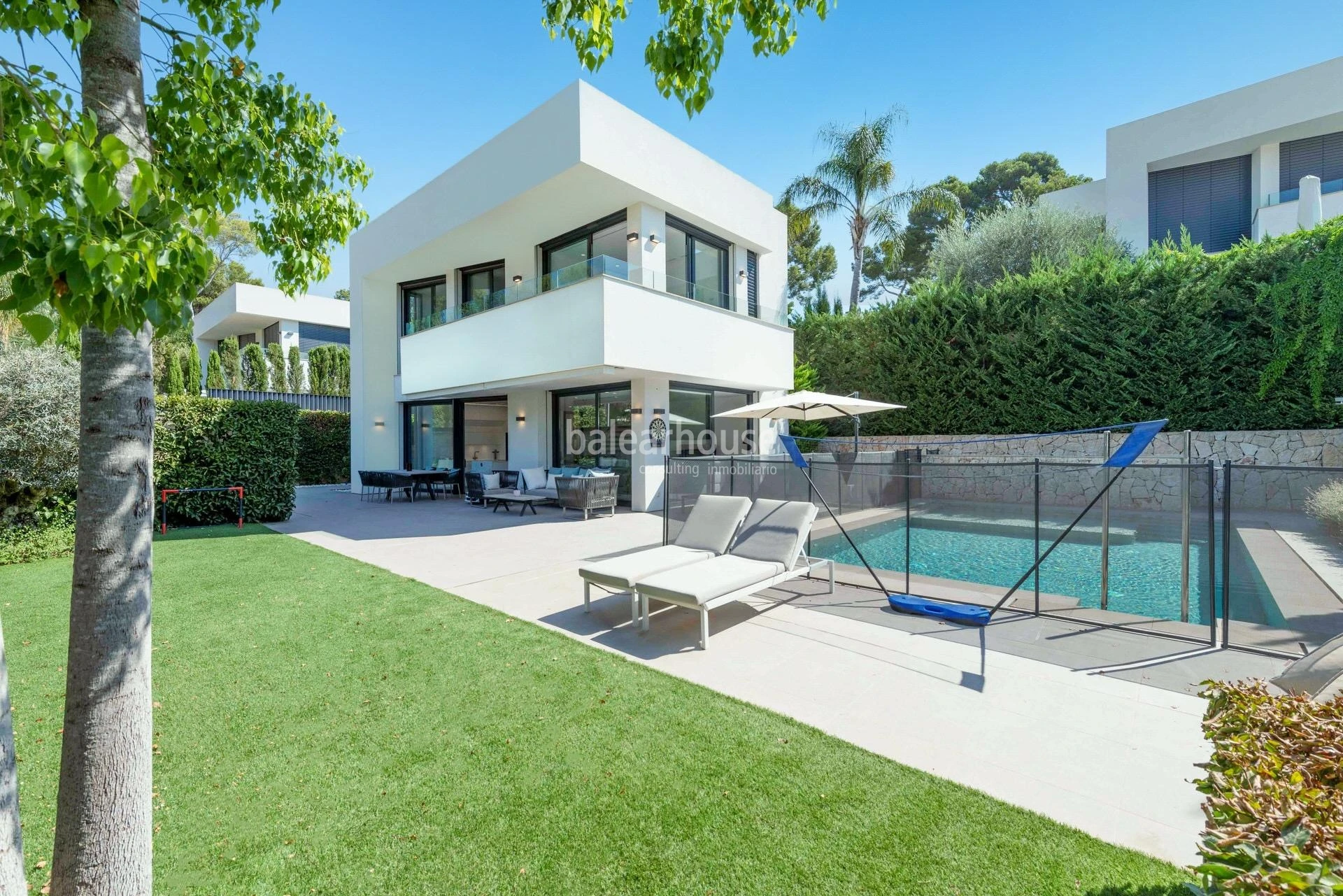 Designer villa in the golf of Son Vida with large terraces, swimming pool and garden