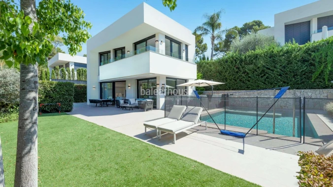 Designer villa in the golf of Son Vida with large terraces, swimming pool and garden