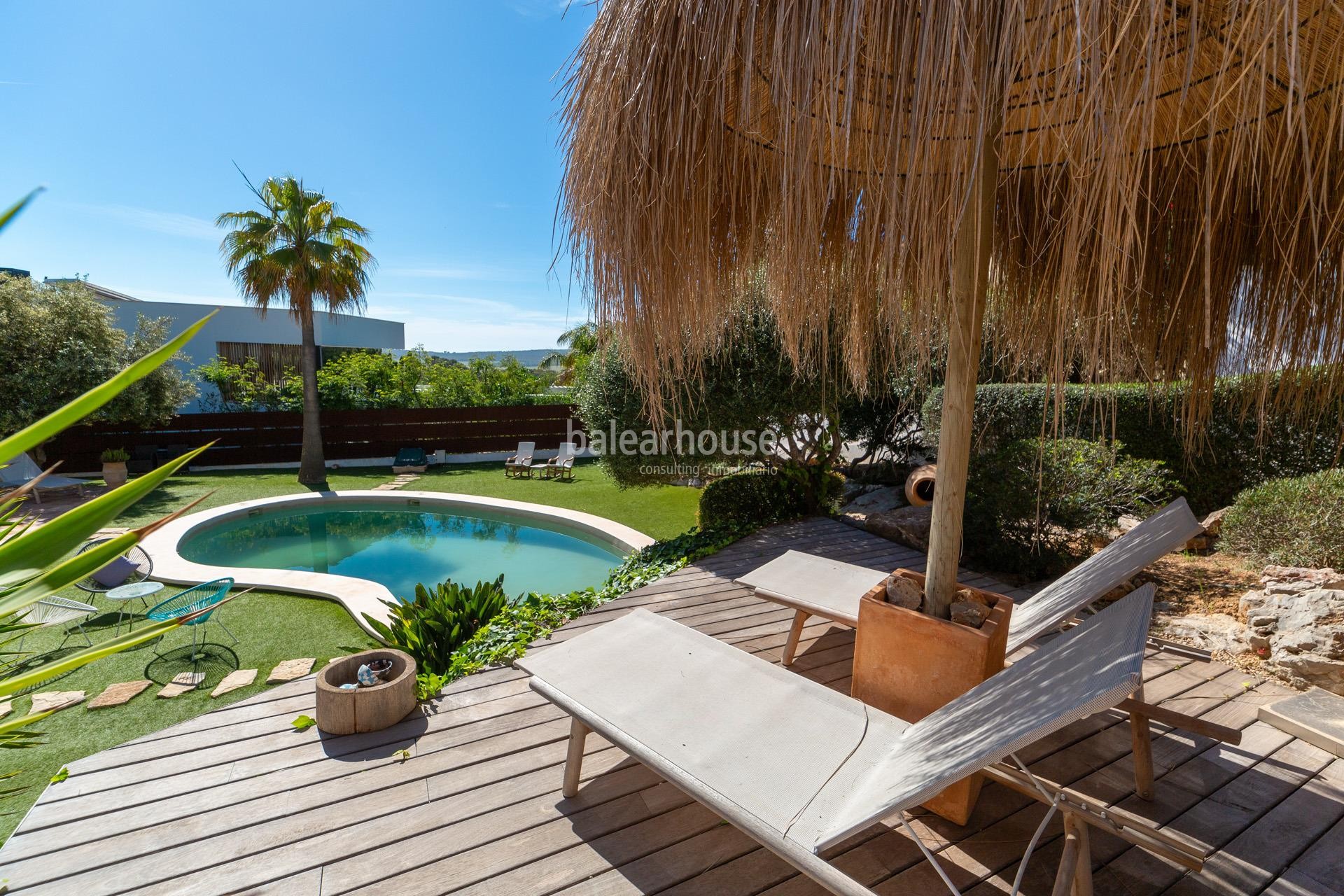 Geräumige mediterrane Villa in Santa Ponsa mit Terrassen und großen Gärten mit Pool