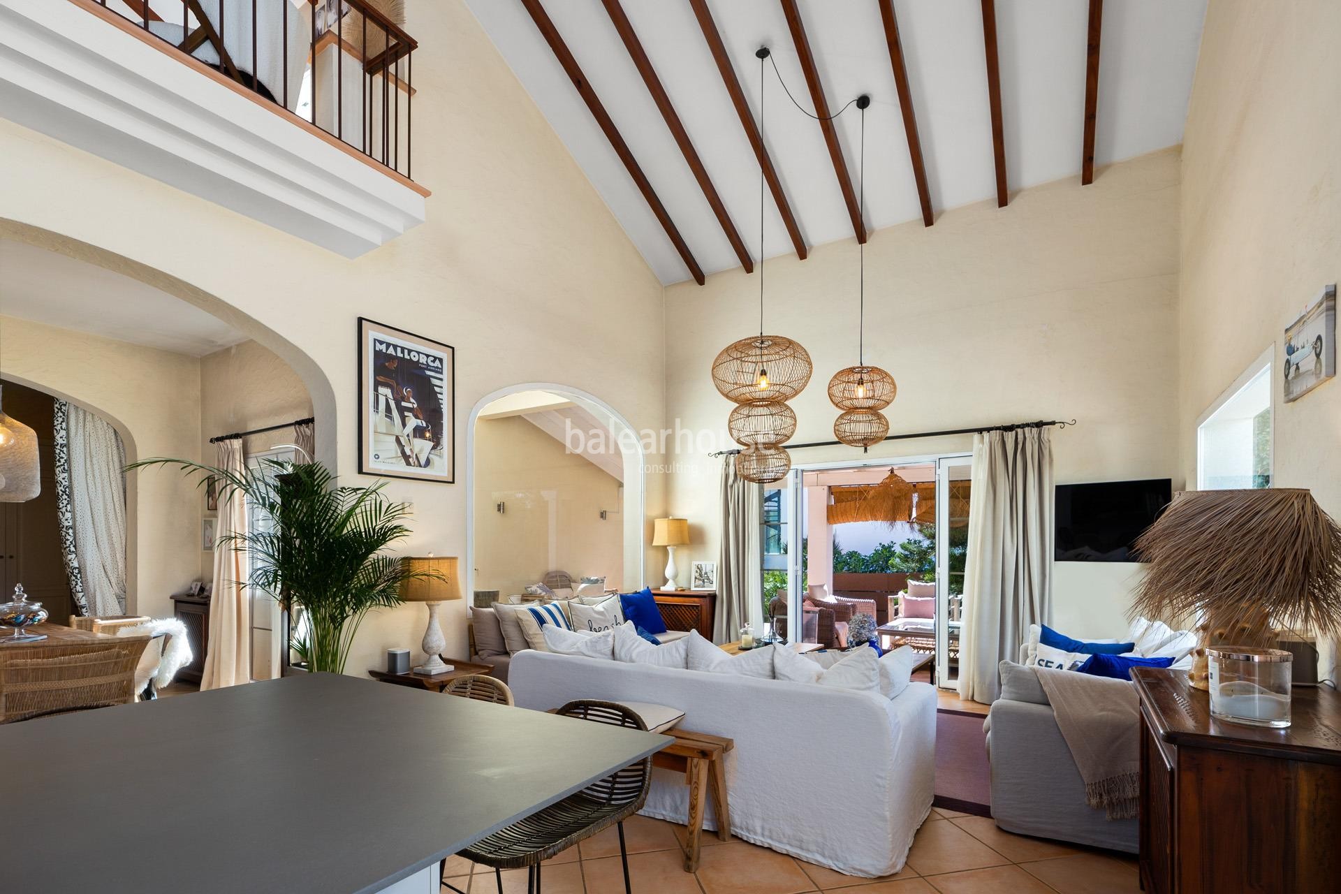 Geräumige mediterrane Villa in Santa Ponsa mit Terrassen und großen Gärten mit Pool