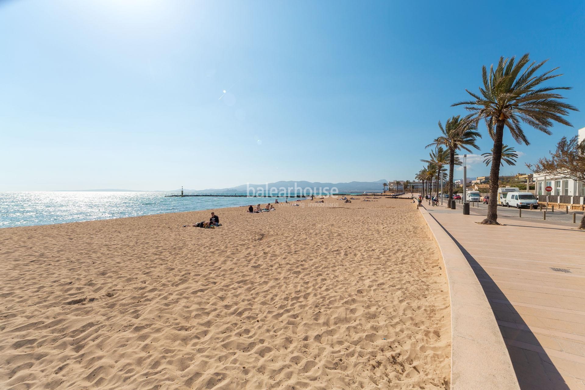Mediterrane Villa mit Terrassen, herrlichem Meerblick und Zugang zum Strand in erster Linie.