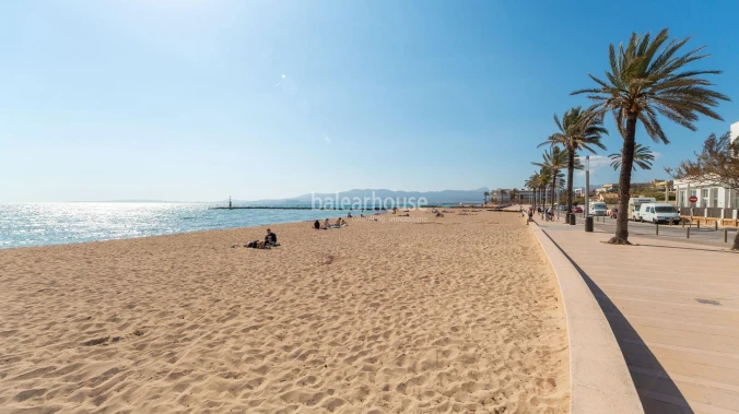 Mediterrane Villa mit Terrassen, herrlichem Meerblick und Zugang zum Strand in erster Linie.
