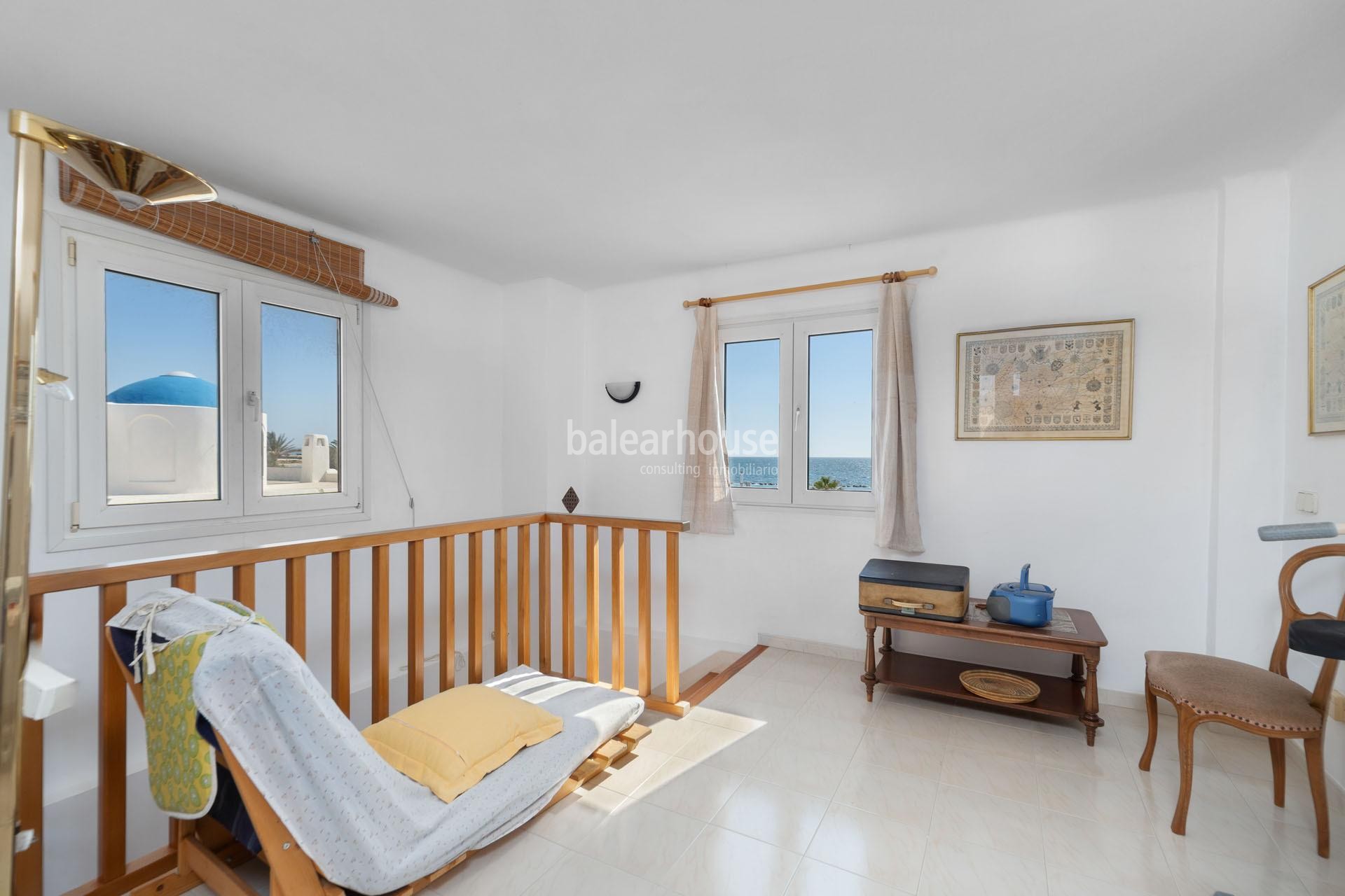 Villa mediterránea con terrazas, magníficas vistas al mar y acceso de primera línea a la playa