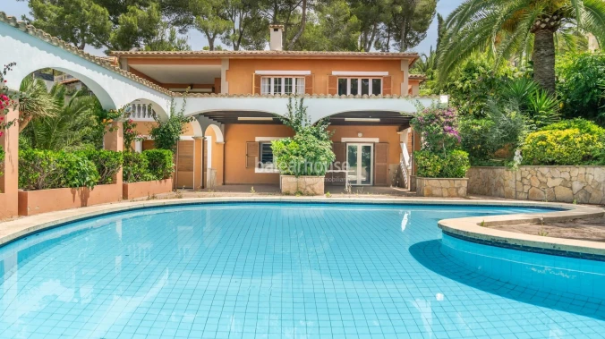 Well-maintained Mediterranean villa with large terraces and pool near the beach in Santa Ponsa
