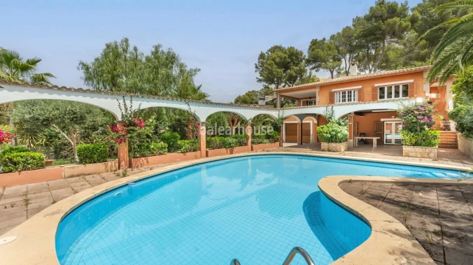 Well-maintained Mediterranean villa with large terraces and pool near the beach in Santa Ponsa