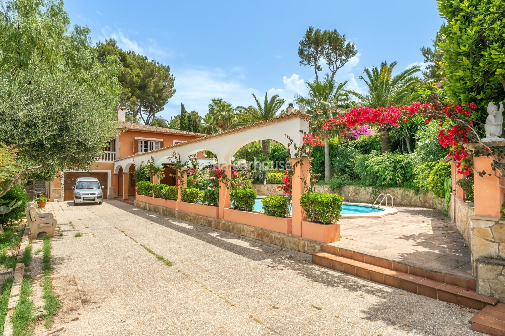 Well-maintained Mediterranean villa with large terraces and pool near the beach in Santa Ponsa