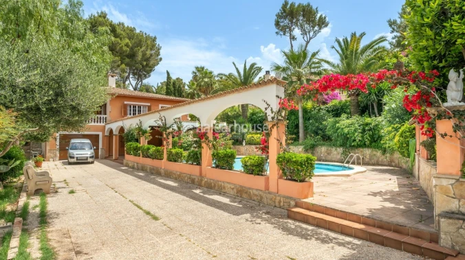 Well-maintained Mediterranean villa with large terraces and pool near the beach in Santa Ponsa