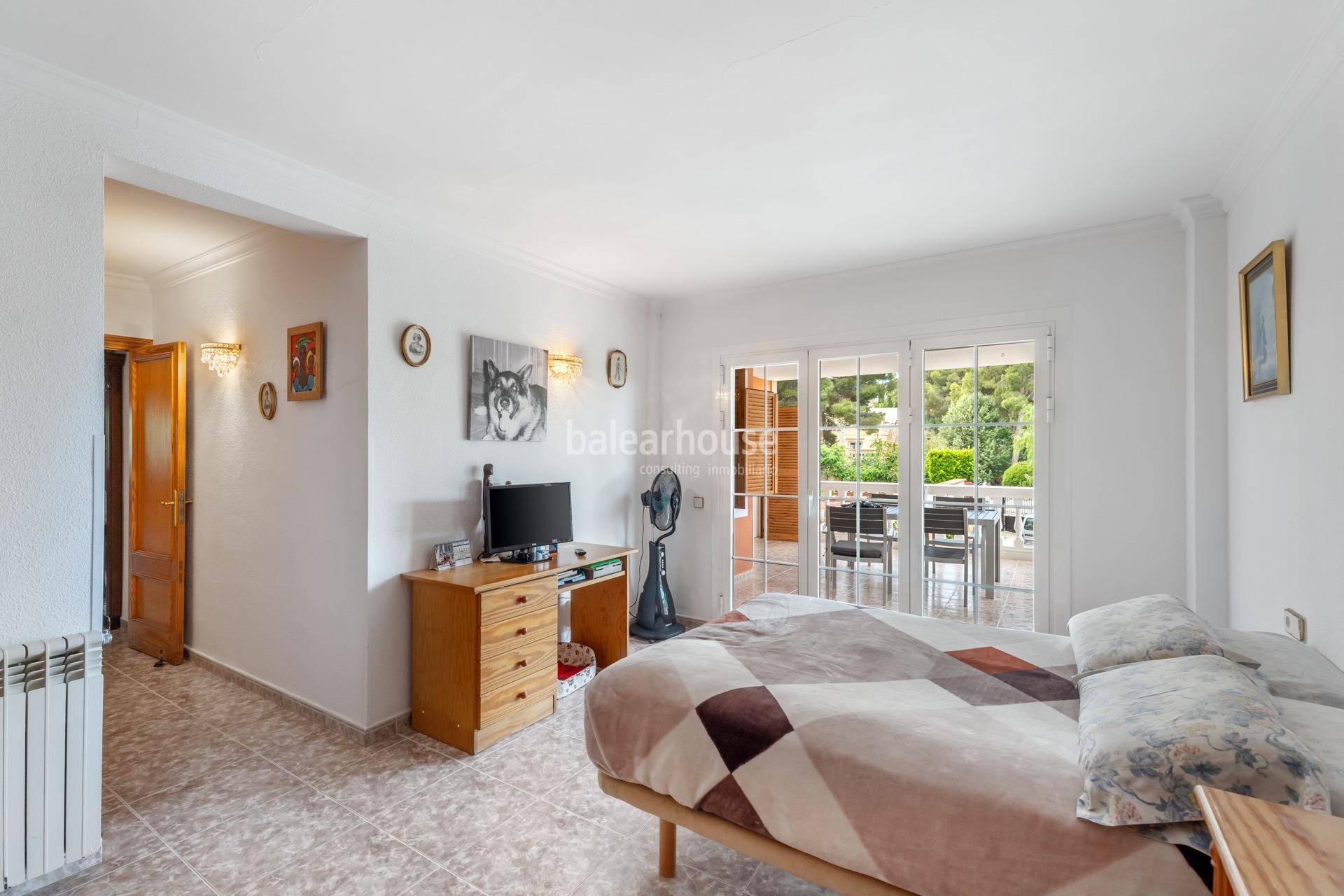 Cuidada villa mediterránea con grandes terrazas y piscina cerca de la playa en Santa Ponsa