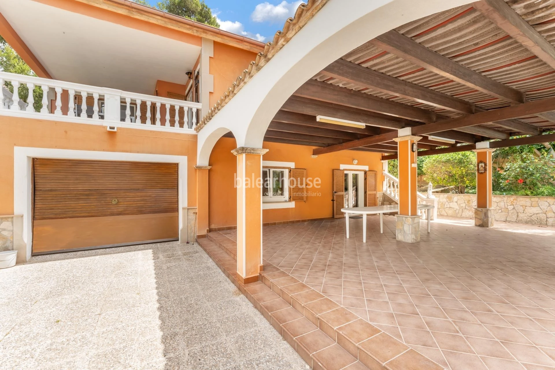 Gepflegte mediterrane Villa mit großen Terrassen und Pool in Strandnähe in Santa Ponsa