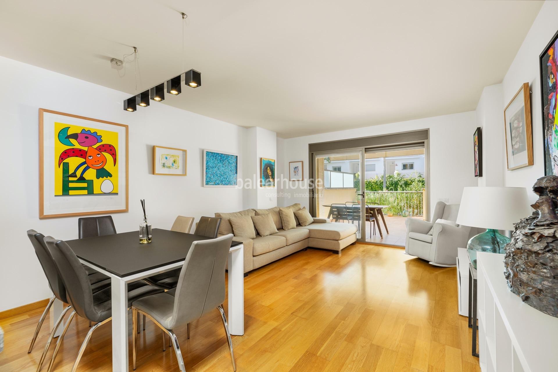 Comfortable ground floor apartment with terraces, pool and gardens in a complex in the school area i