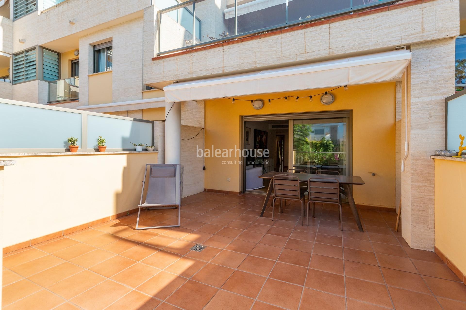 Comfortable ground floor apartment with terraces, pool and gardens in a complex in the school area i