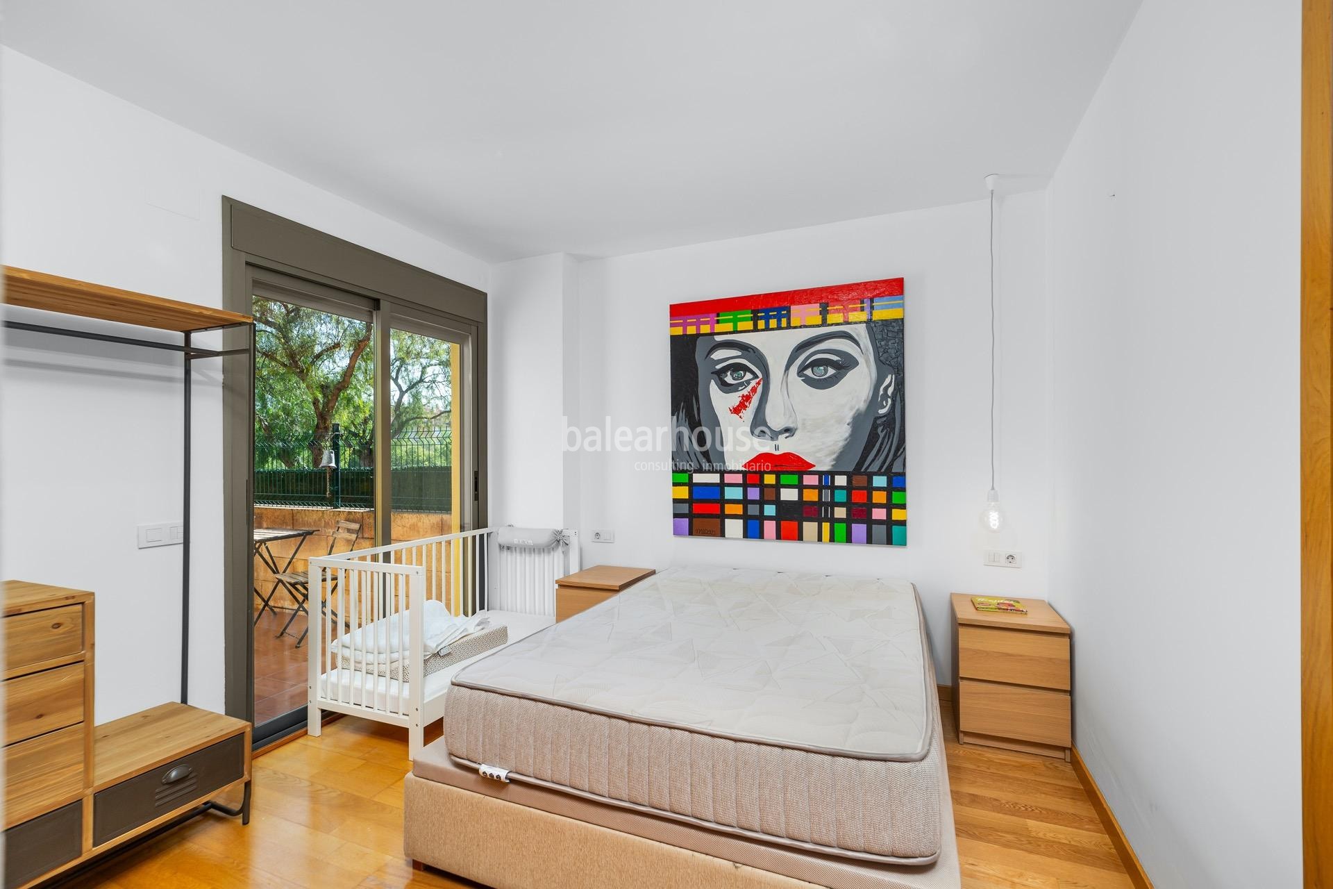 Comfortable ground floor apartment with terraces, pool and gardens in a complex in the school area i