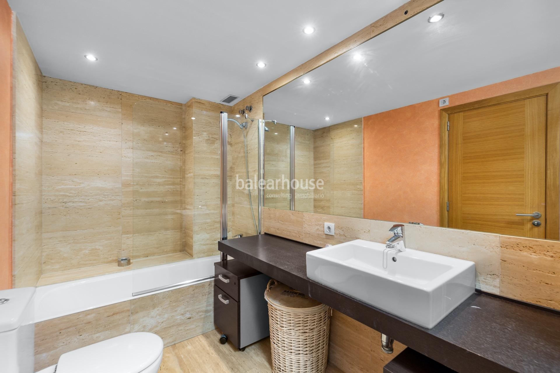 Comfortable ground floor apartment with terraces, pool and gardens in a complex in the school area i