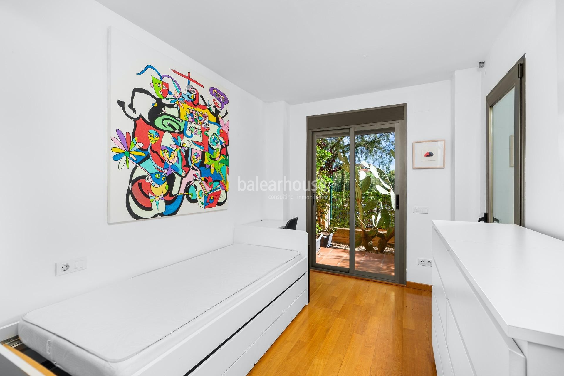 Comfortable ground floor apartment with terraces, pool and gardens in a complex in the school area i
