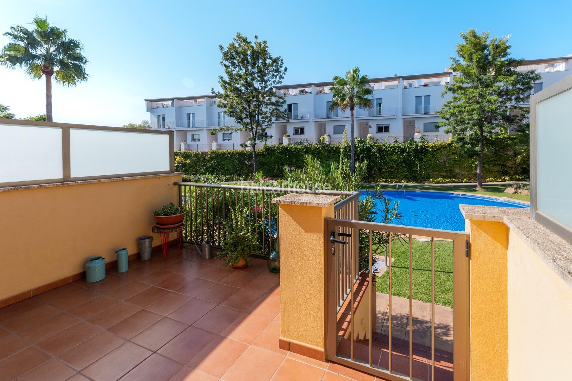 Comfortable ground floor apartment with terraces, pool and gardens in a complex in the school area i
