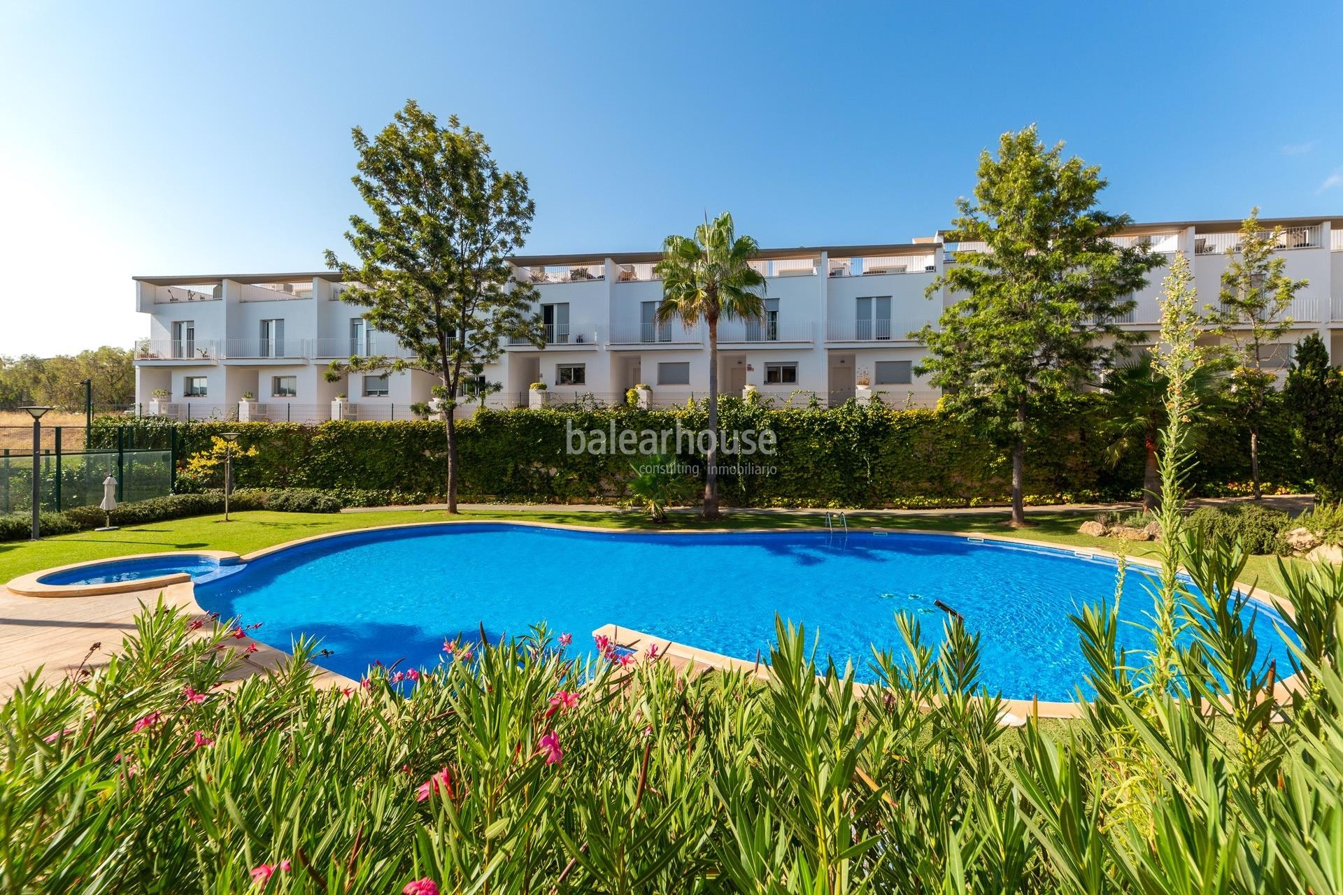 Comfortable ground floor apartment with terraces, pool and gardens in a complex in the school area i