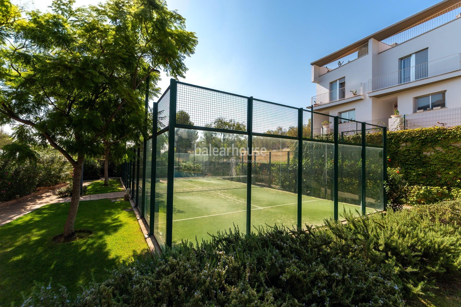Comfortable ground floor apartment with terraces, pool and gardens in a complex in the school area i