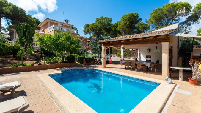 Nice villa with large garden area, pool and unobstructed mountain views in Santa Ponsa