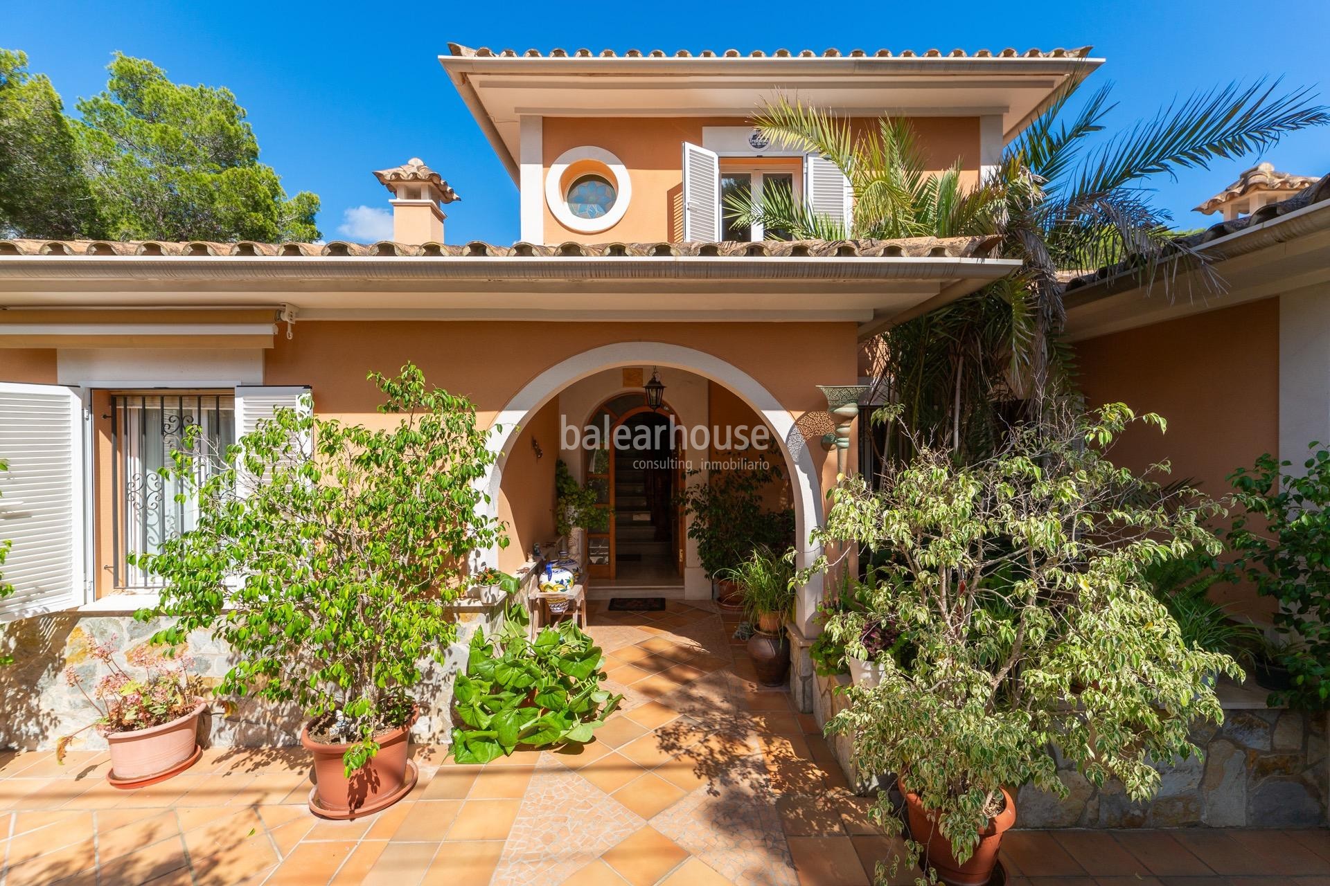 Bonito chalet con gran área de jardín, piscina y vistas despejadas a la montaña en Santa Ponsa