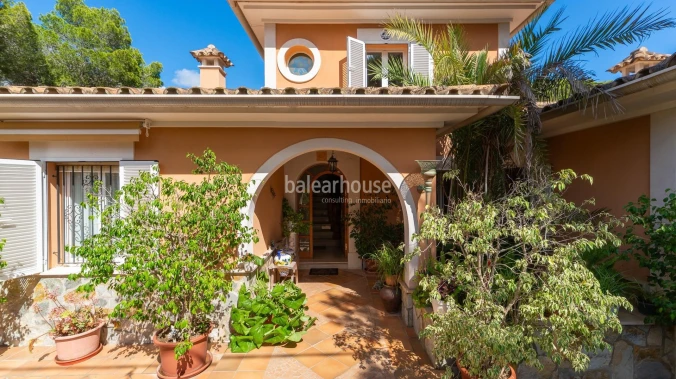 Nice villa with large garden area, pool and unobstructed mountain views in Santa Ponsa