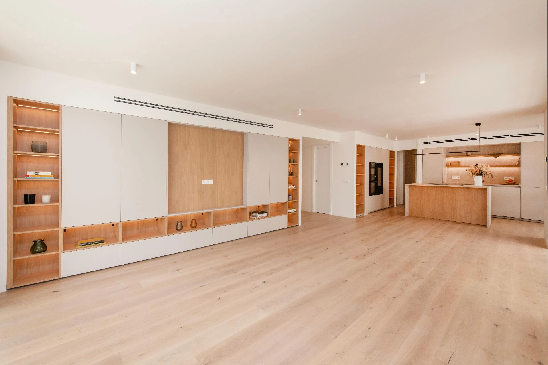 Exclusive renovated apartment with large terrace in the heart of Santa Catalina