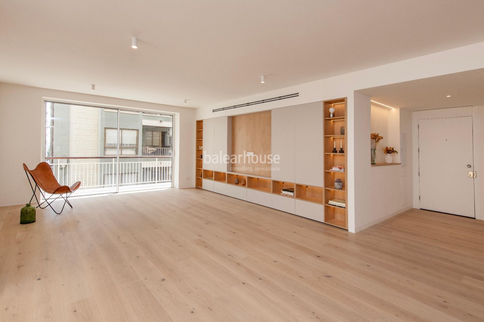 Exclusivo piso reformado con gran terraza en el corazón de Santa Catalina