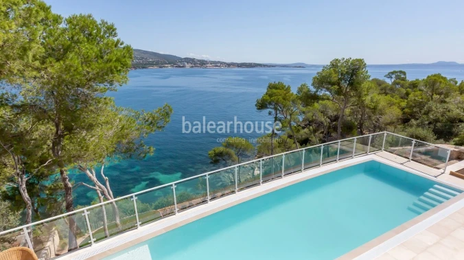 Seafront villa with direct sea access very close to Palma