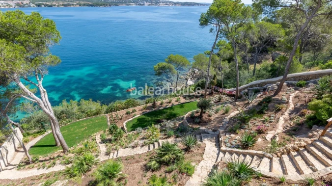 Seafront villa with direct sea access very close to Palma