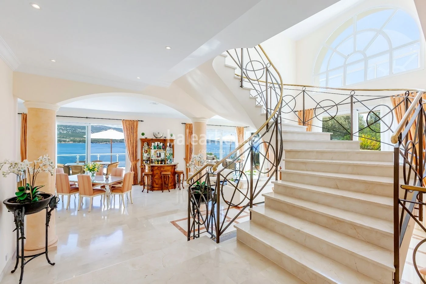 Villa in erster Linie mit direktem Zugang zum Meer, ganz in der Nähe von Palma