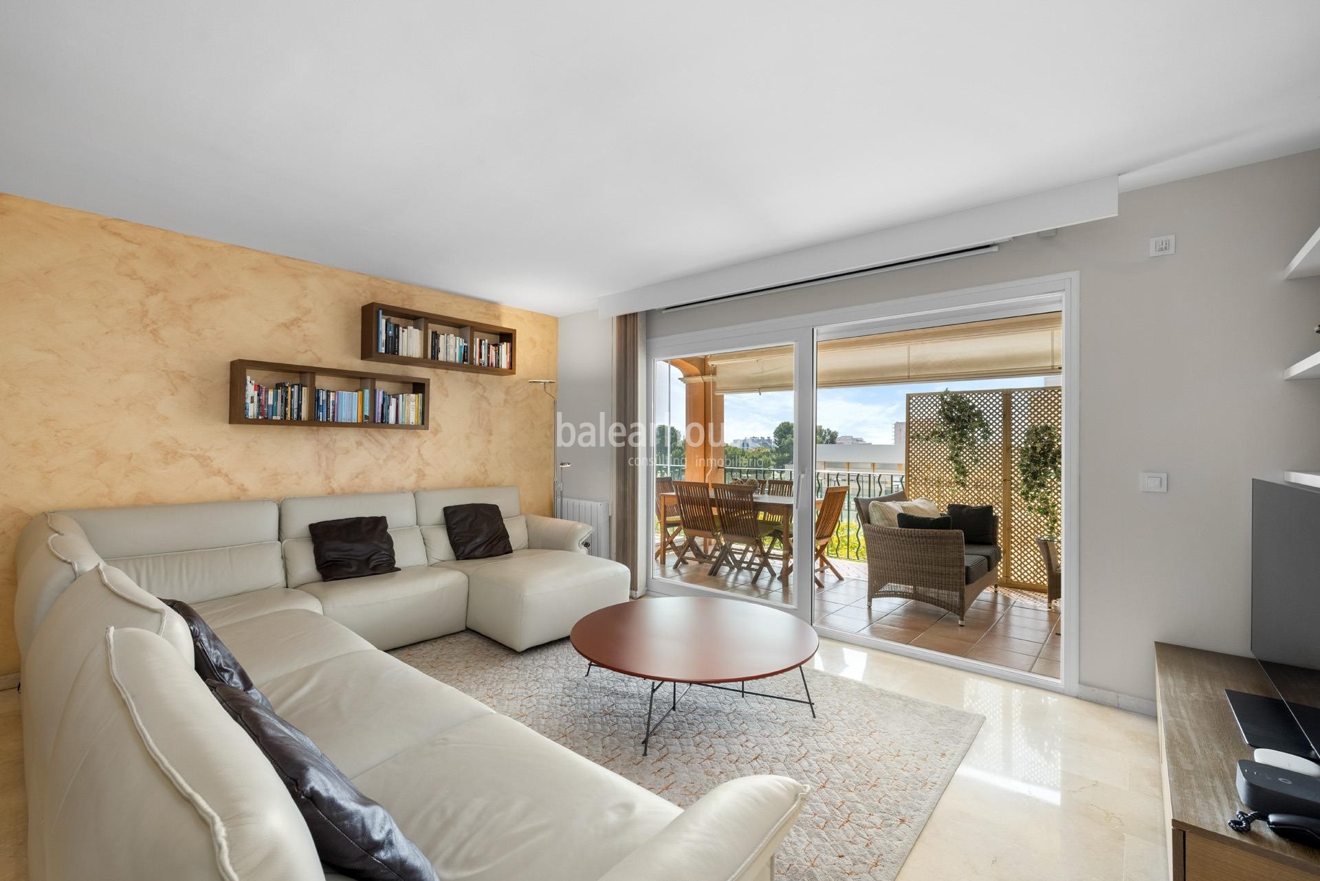 Amplio ático con gran terraza en la azotea y vistas a Palma en zona Colegios.