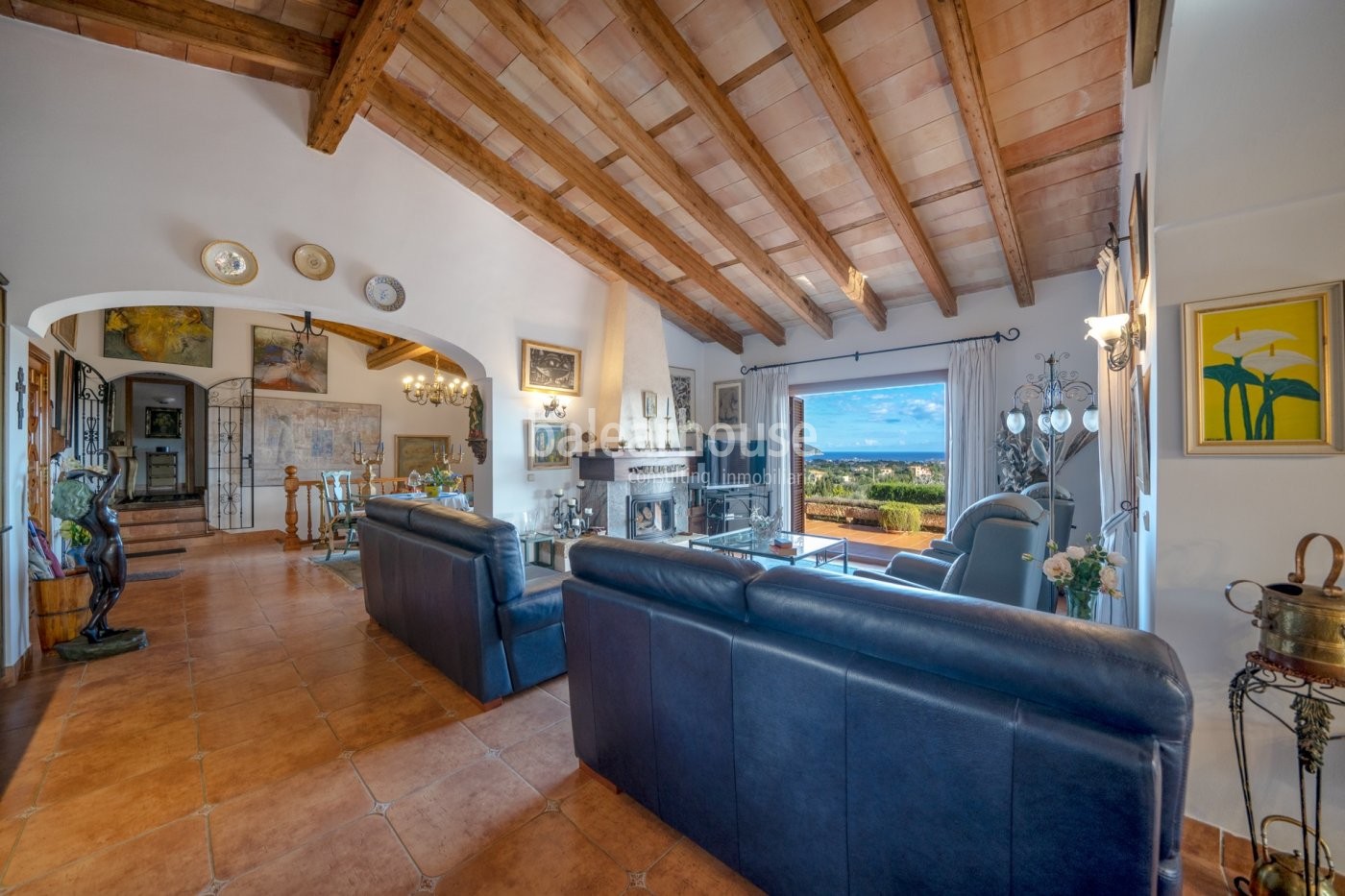 EXCLUSIVA. Preciosa finca en Son Servera con vistas al mar rodeada de terrazas, jardín, piscina y gran terreno