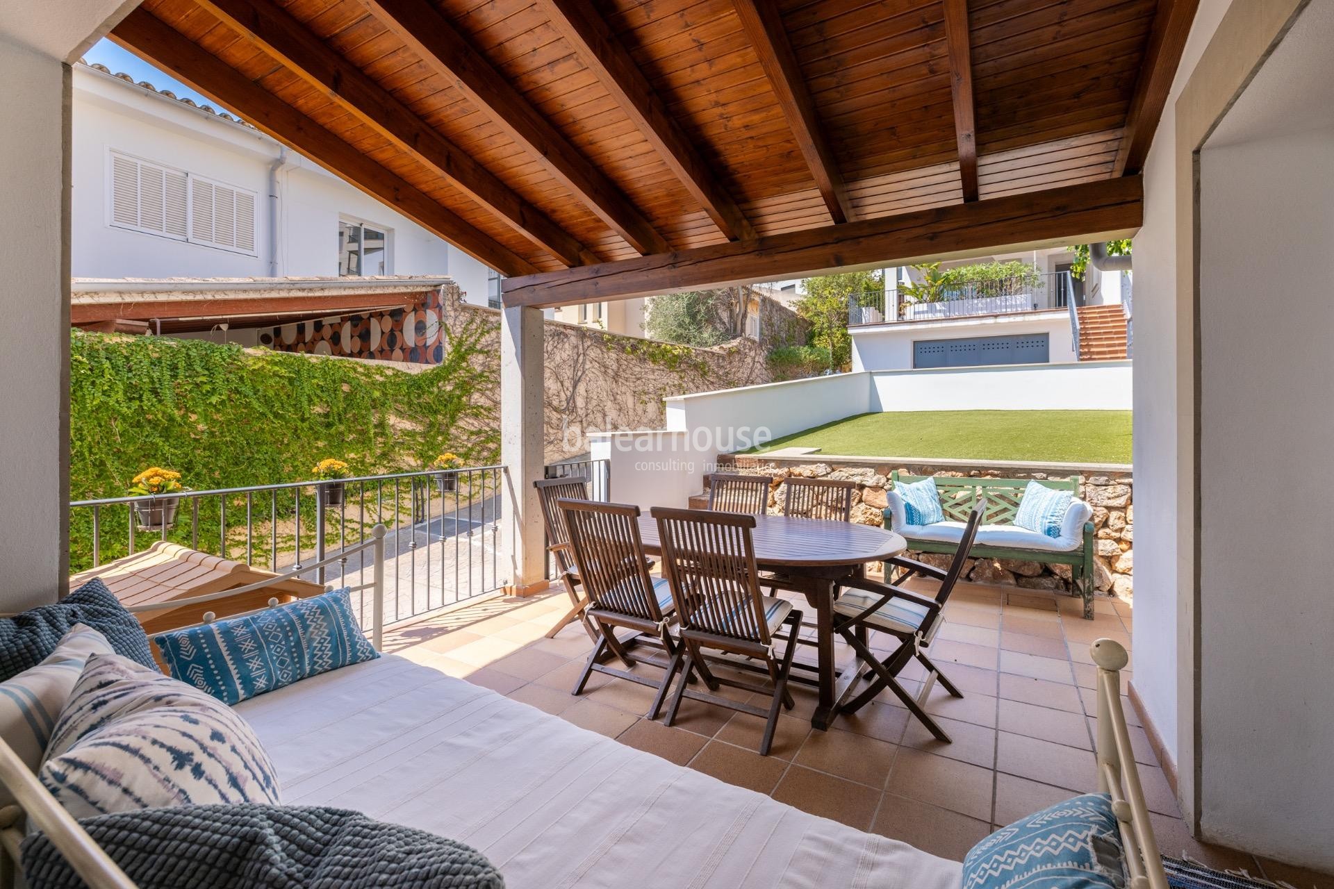 Encantadora casa de modernos interiores con preciosas vistas al mar en lo alto de Génova