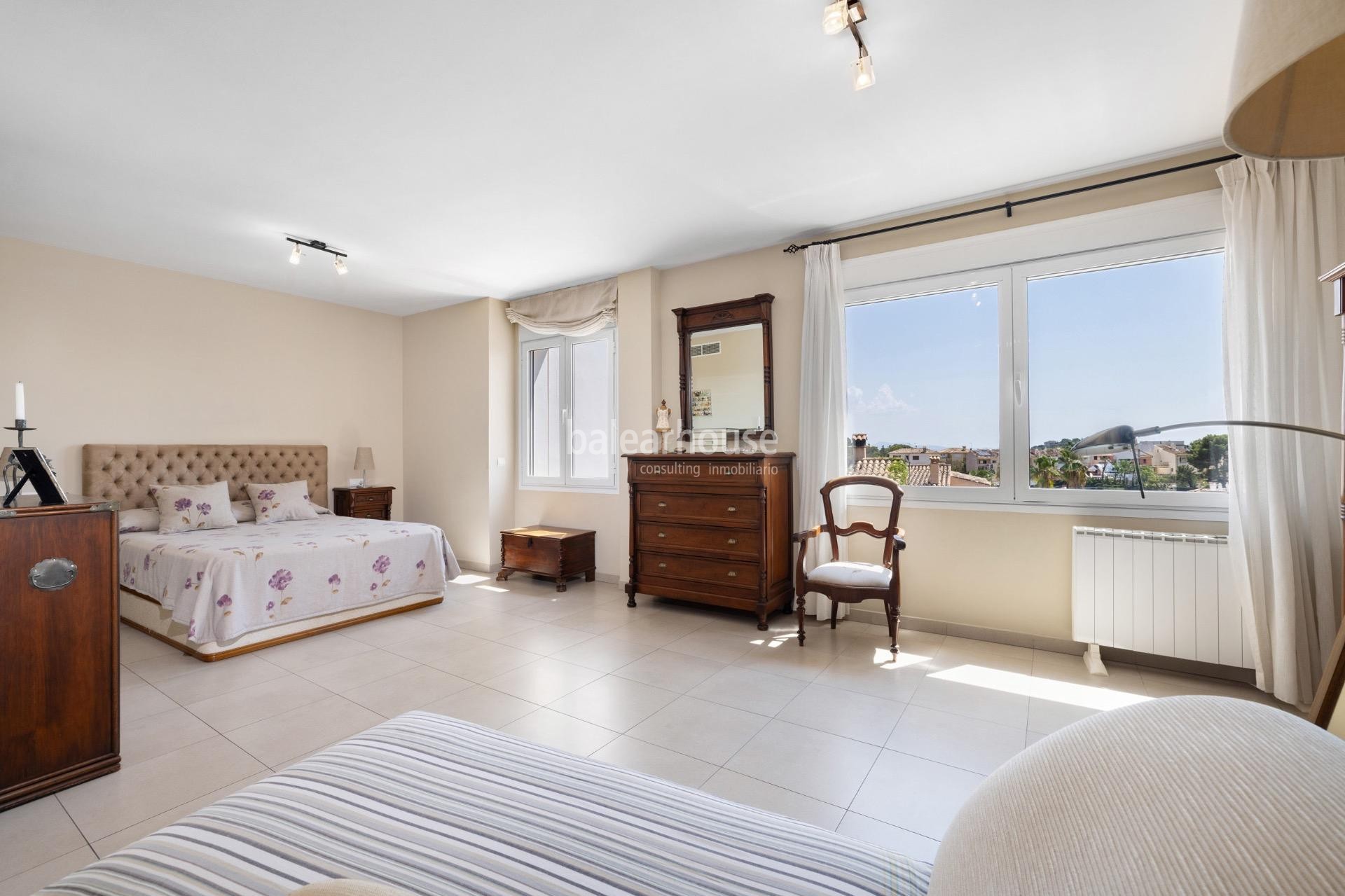 Encantadora casa de modernos interiores con preciosas vistas al mar en lo alto de Génova
