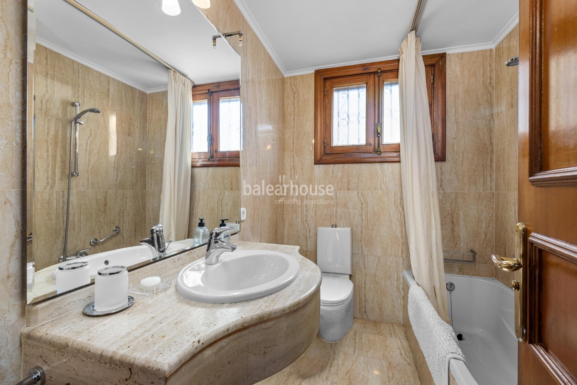 Bright penthouse with generous spaces, large terraces and city views in the centre of Palma
