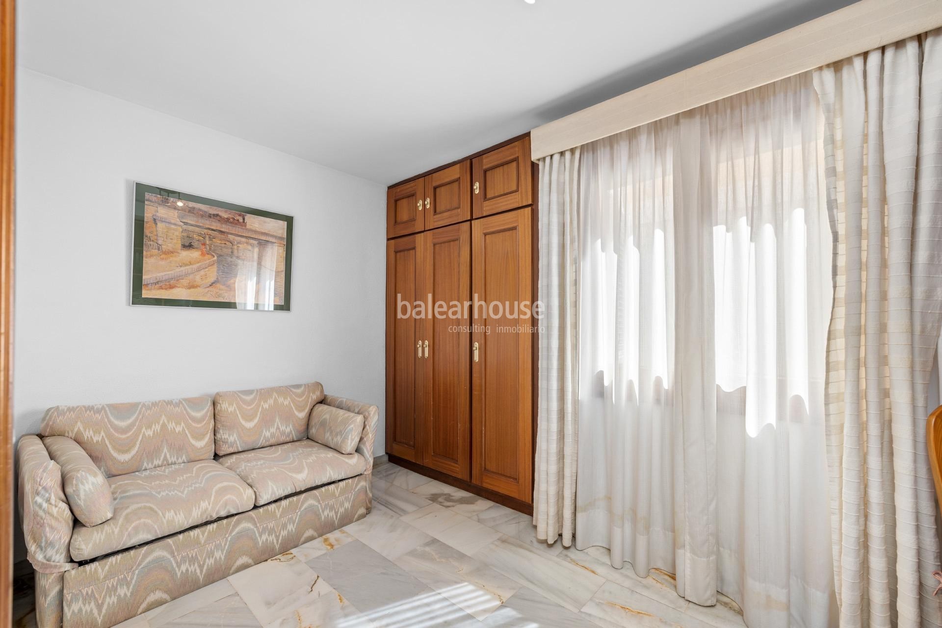 Bright penthouse with generous spaces, large terraces and city views in the centre of Palma