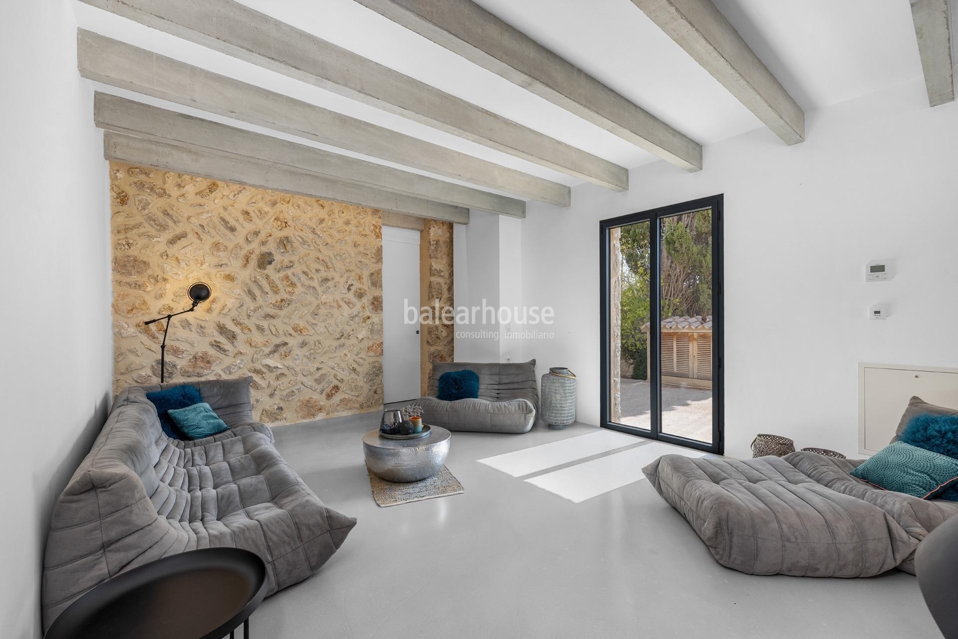 Finca histórica renovada con diseño contemporáneo, piscina y vistas al verde entorno en Alaró, Mallorca