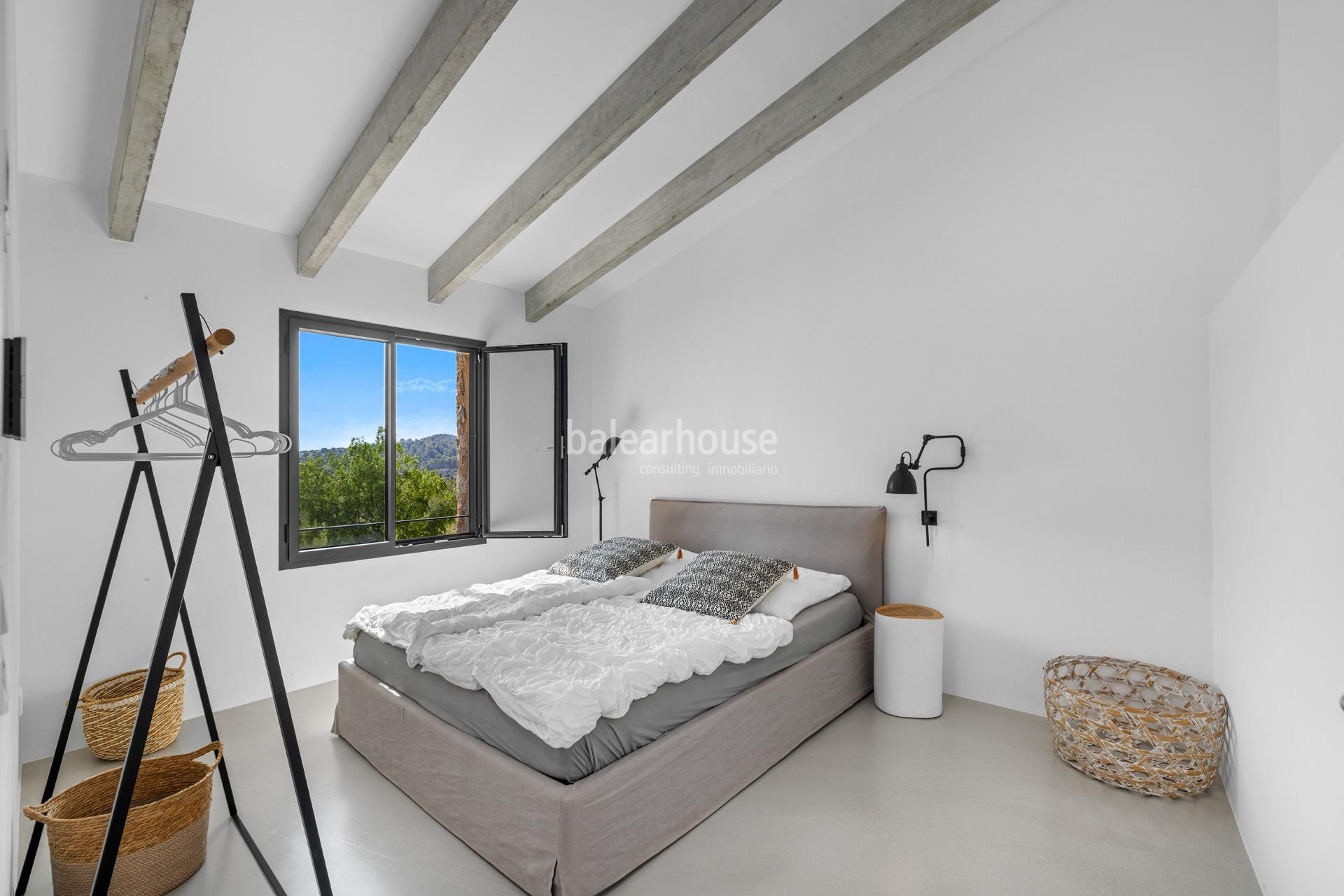 Renovierte historische Finca mit zeitgenössischem Design, Pool und malerischem Blick auf die Landschaft in Alaró, Mallorca