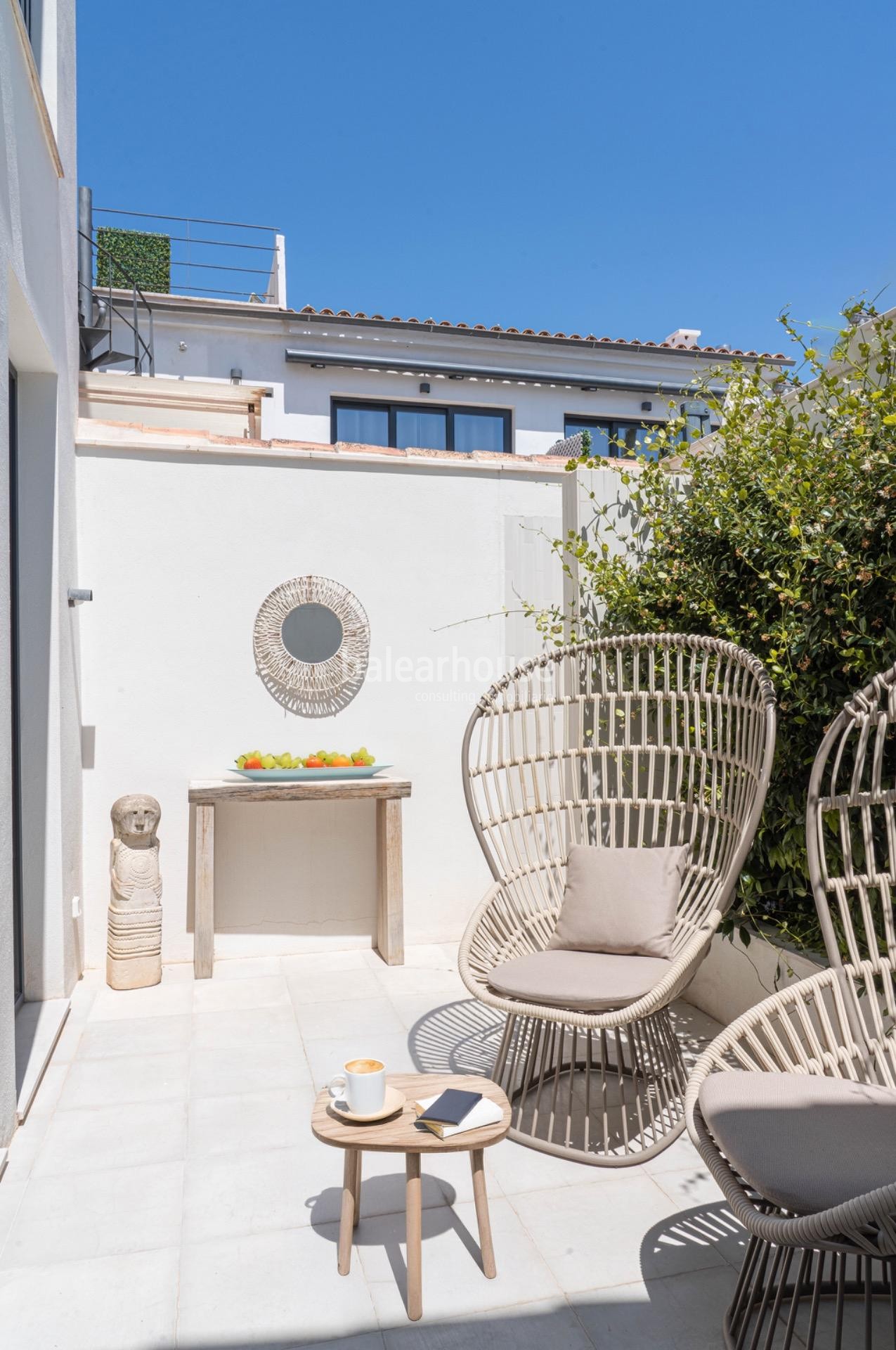 Contemporary Elegance with Views of Bellver Castle in a Stunning Home in Central Son Espanyolet