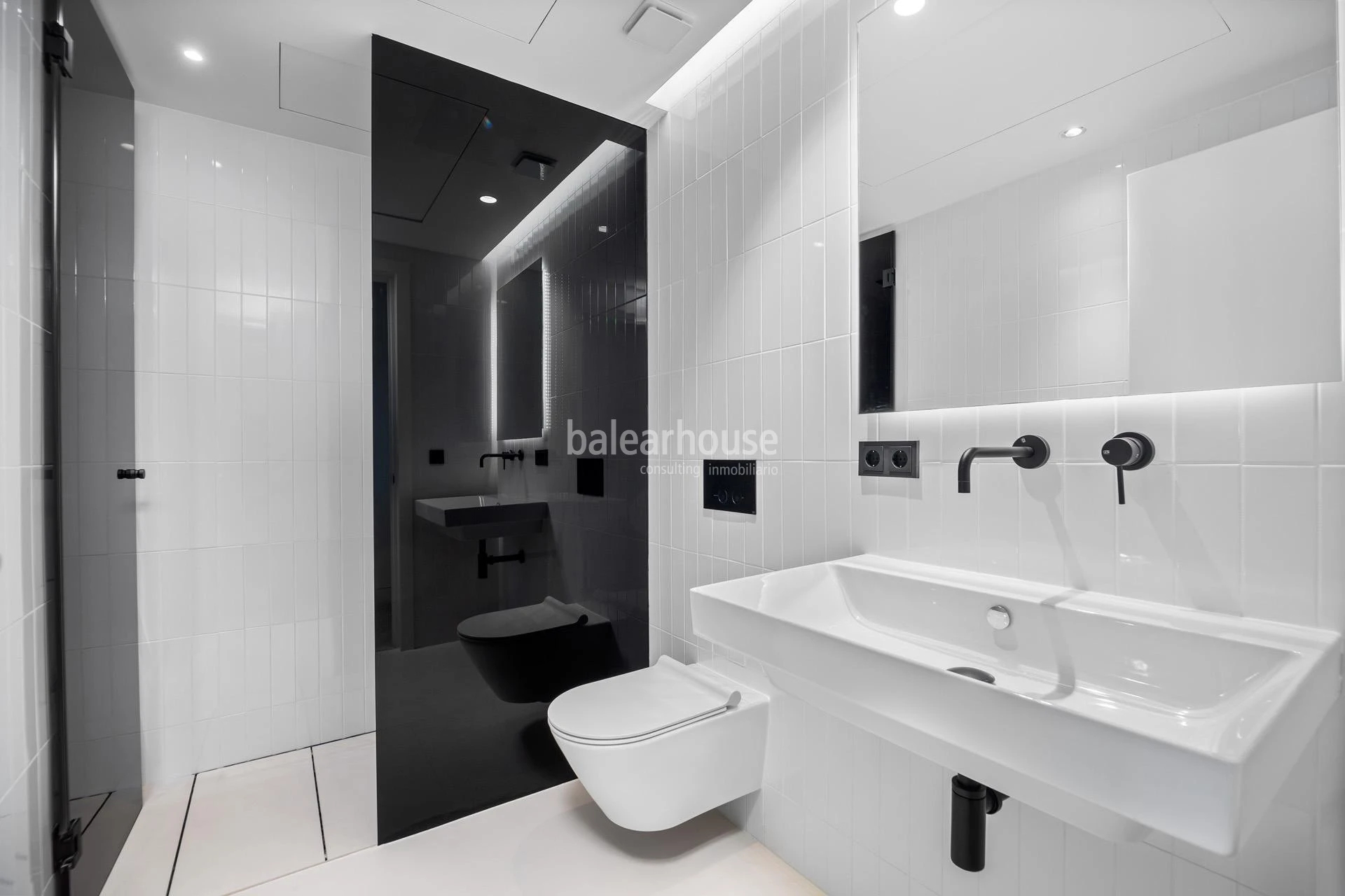 Moderno piso en un innovador complejo con vistas al mar junto al Portixol