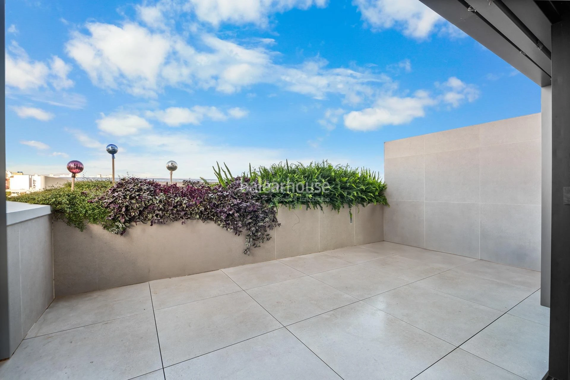 Ausgezeichnete Wohnung in einer modernen Luxusanlage mit Pool und Meerblick in Palma