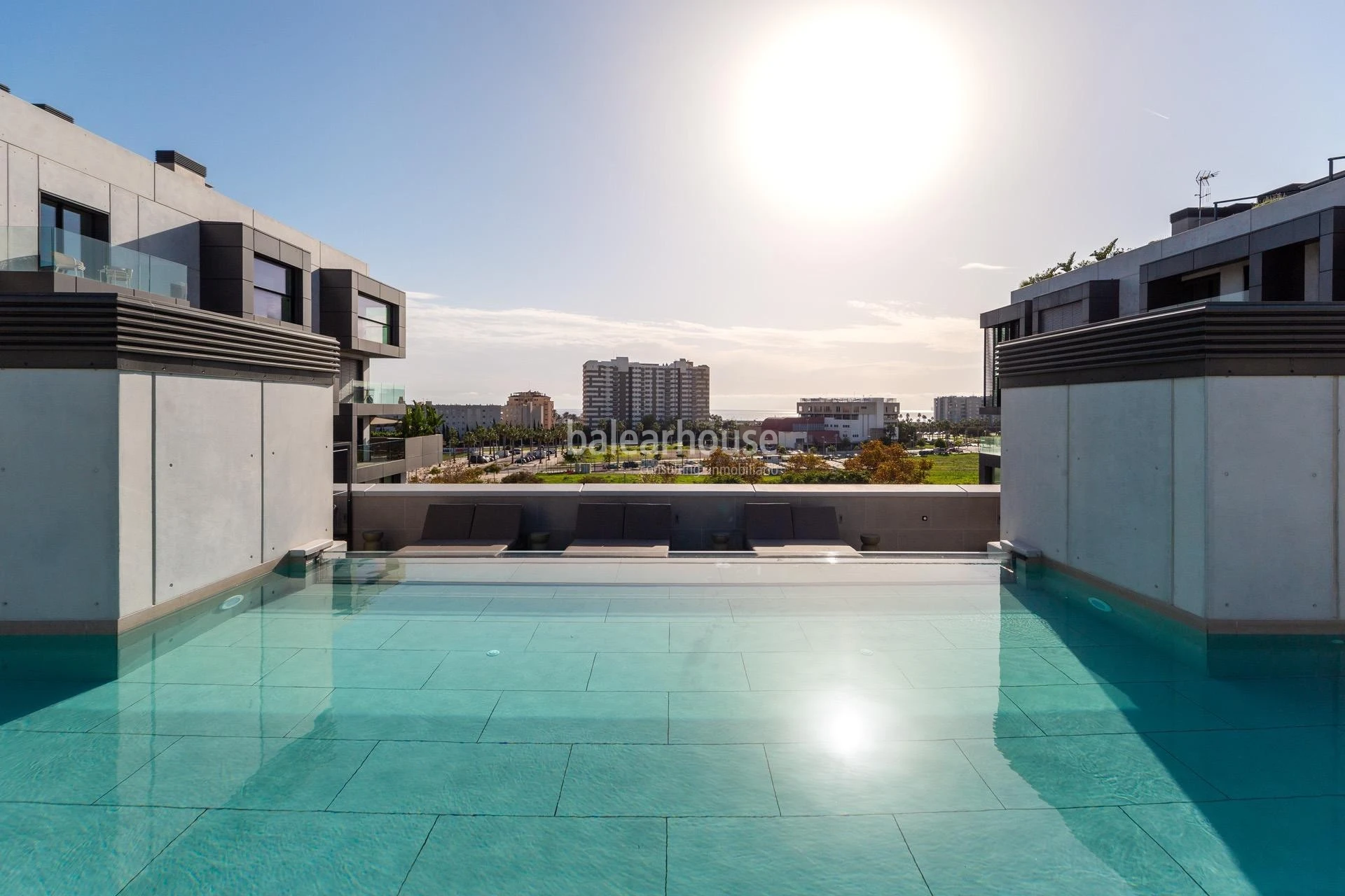 Ausgezeichnete Wohnung in einer modernen Luxusanlage mit Pool und Meerblick in Palma