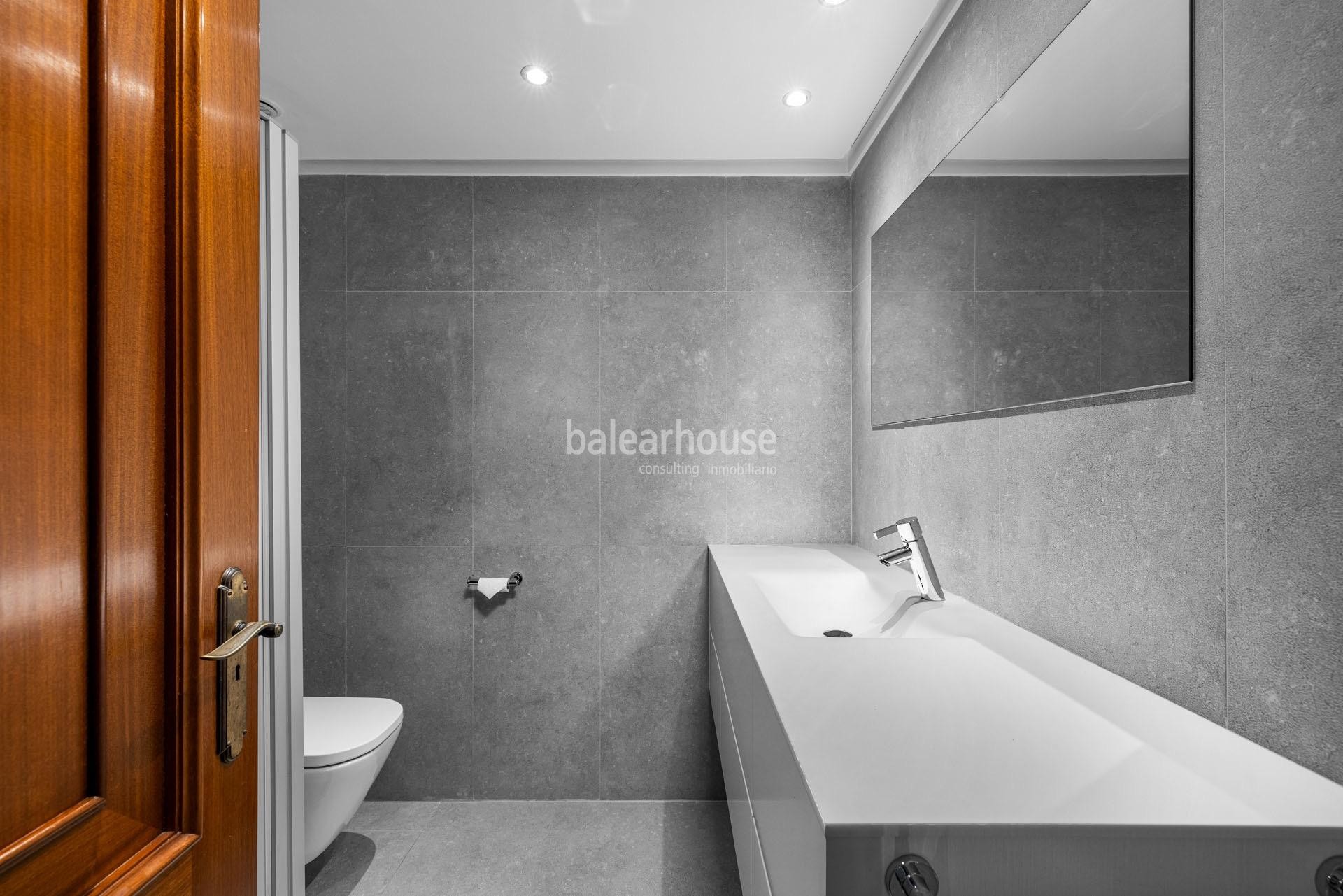  Fantastic large apartment filled with light and beautiful unobstructed sea views located on Paseo Mallorca.