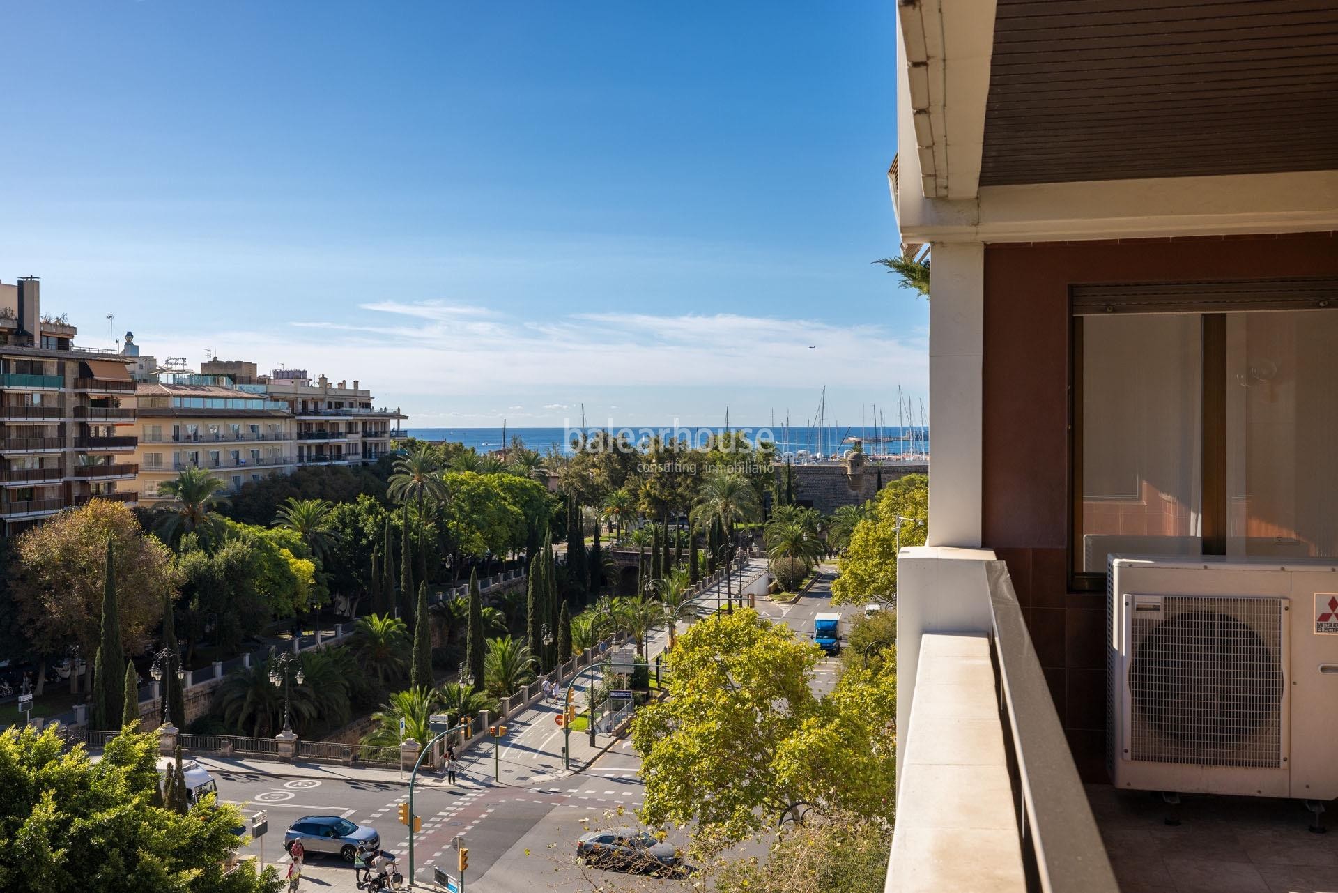 Fantastic large apartment filled with light and beautiful unobstructed sea views located on Paseo Mallorca.