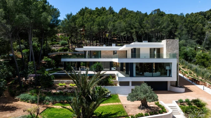 Spectacular avant-garde villa with large outdoor garden spaces and terraces in Son Vida