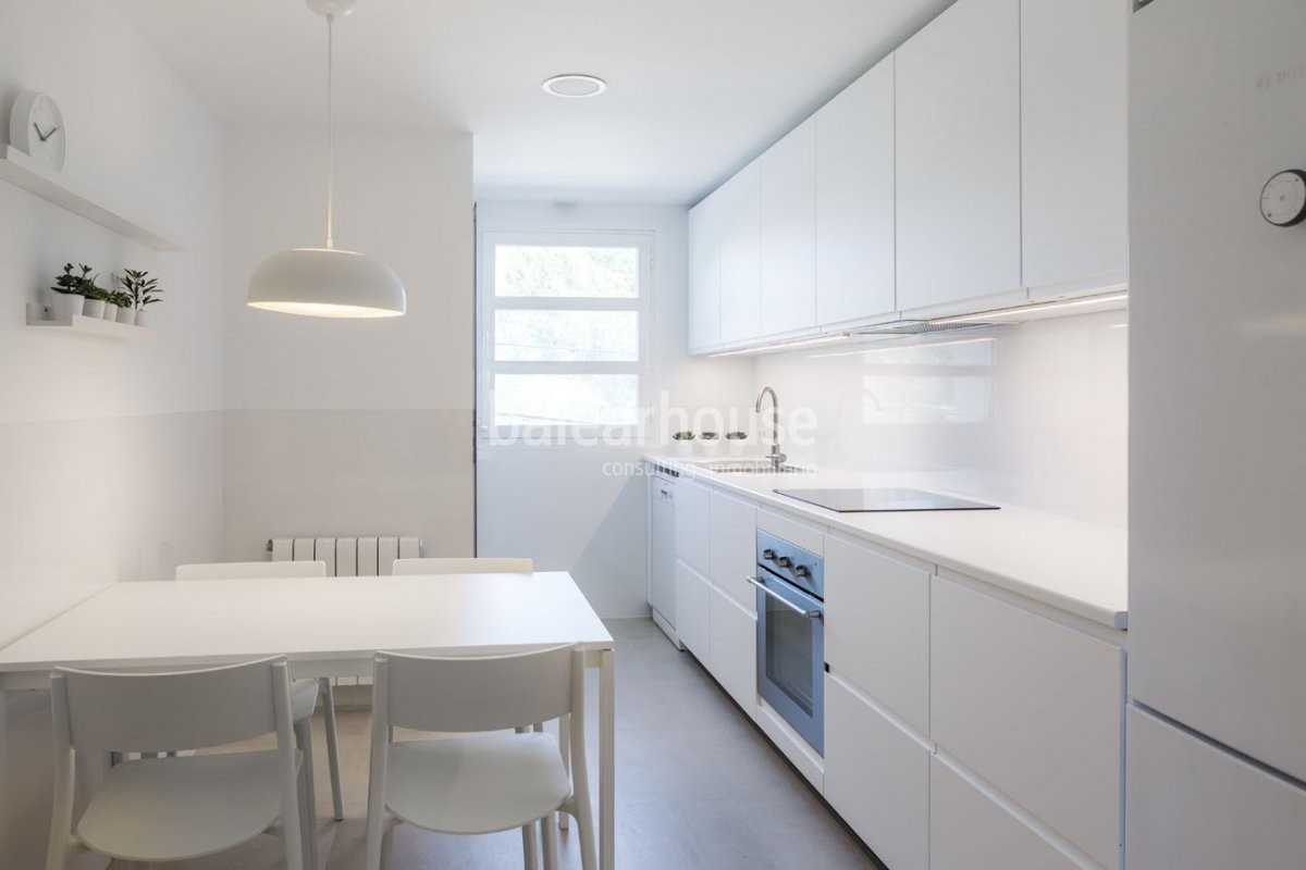 Fantástico piso con terraza en un cuidado complejo con piscina y jardines en Bonanova